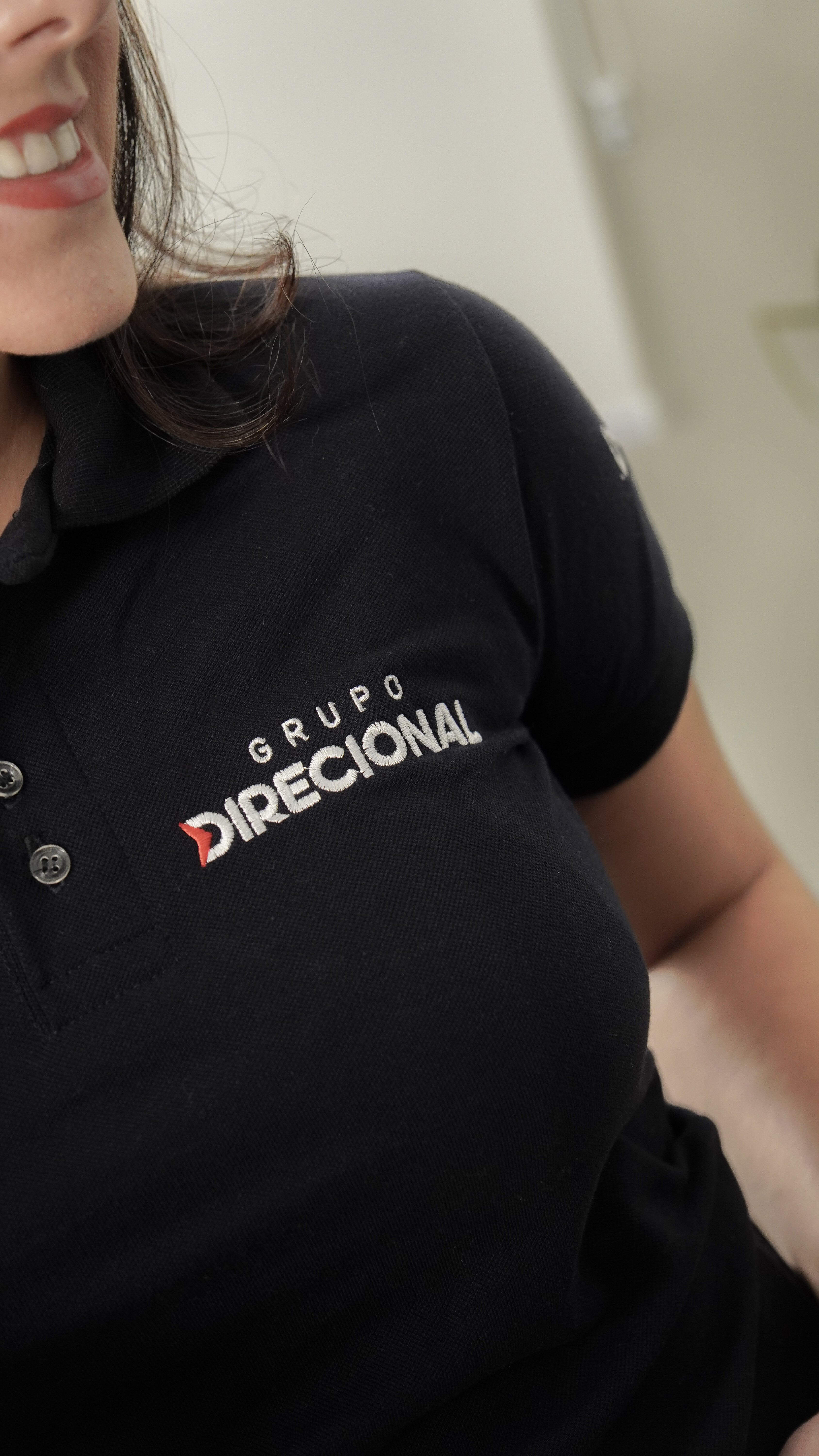 Polo preta com bordado Grupo Direcional