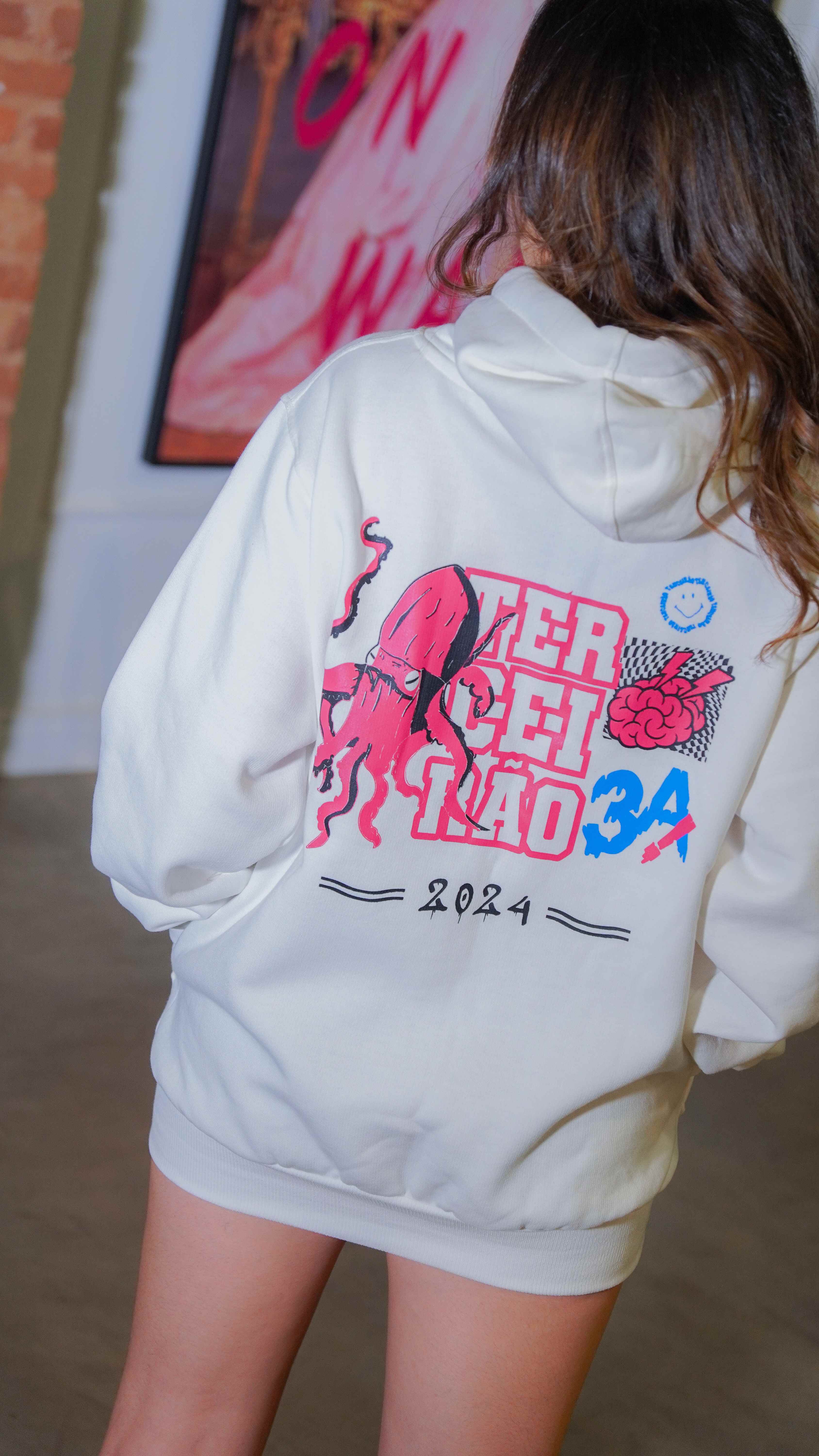 Moletom off-white com estampa Terceirão 3A 2024 de polvo rosa